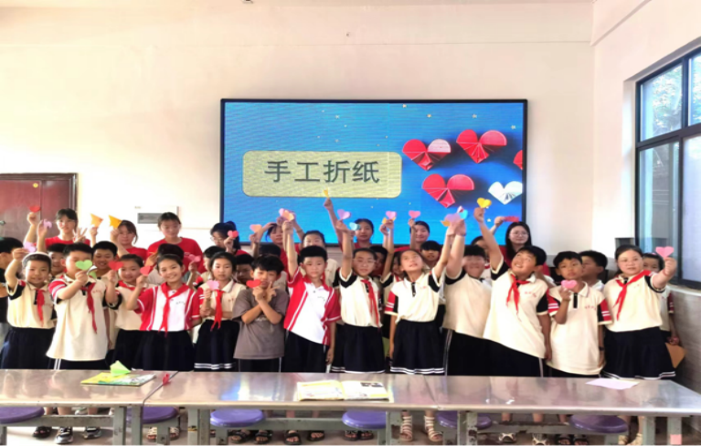 孩子们折纸作品展示.png